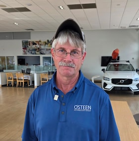 Staff member David from ID_d72811