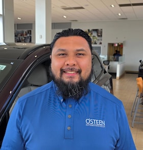 Staff member Hong T. from ID_94cc66