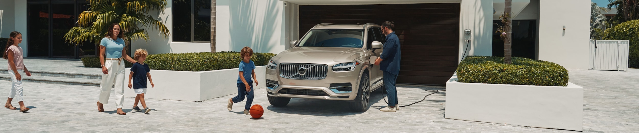 Preparing Your Volvo Car For A Hurricane: An Emergency Checklist
