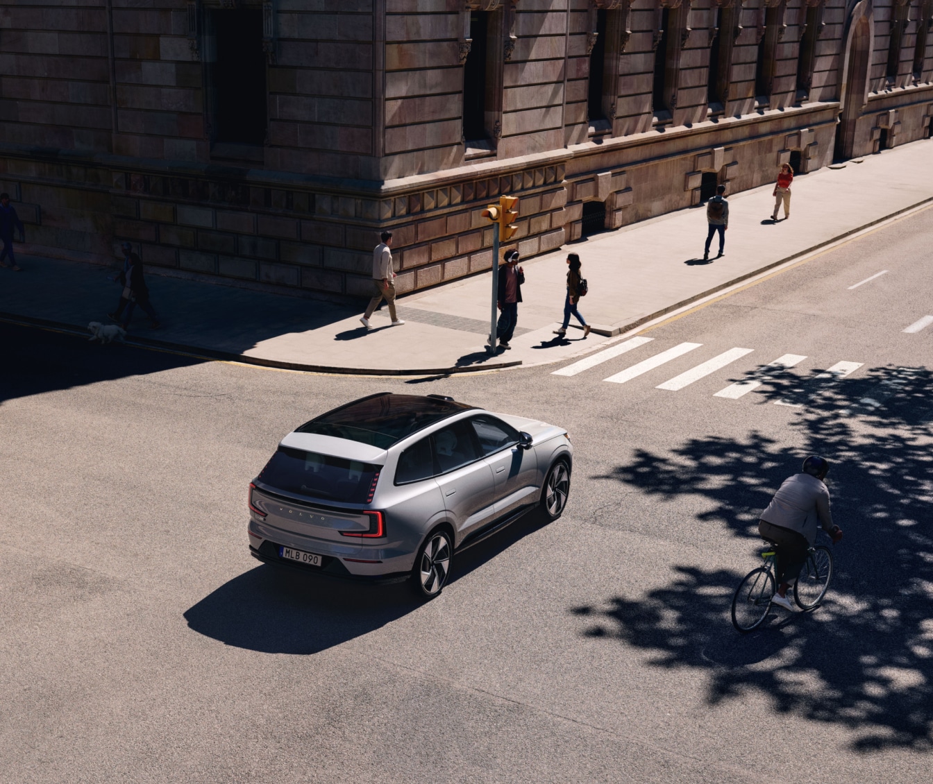 2025 Volvo EX90