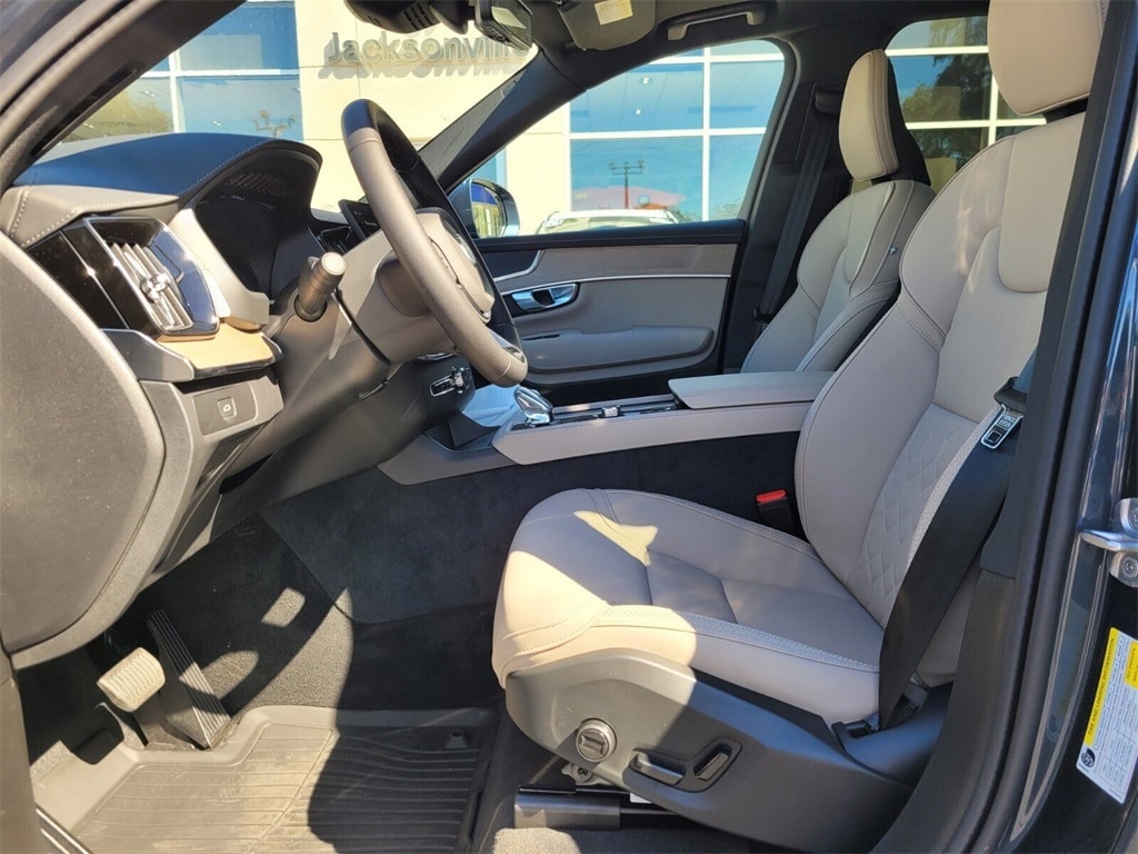 New 2026 Volvo XC90 B6 Core SUV