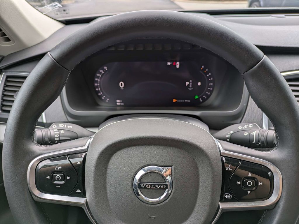 2025 Volvo XC90 Core - Photo 40
