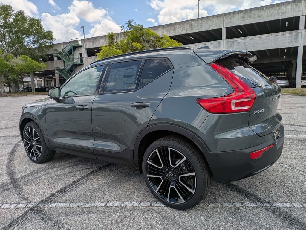 New 2026 Volvo XC40 B5 Ultra SUV