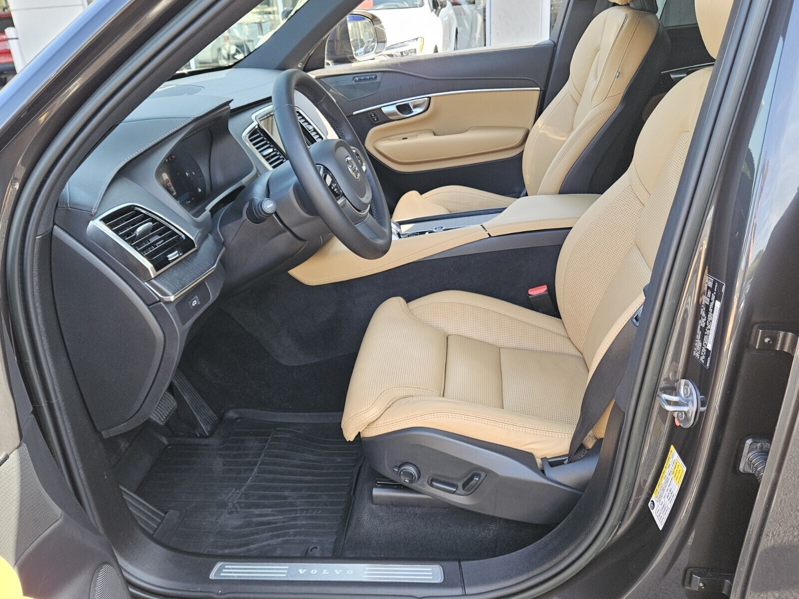 2023 Volvo XC90 AWD Ultimate photo 3