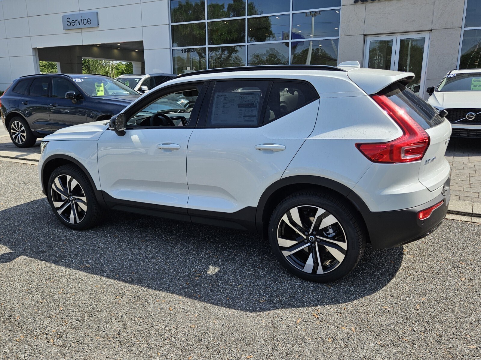 2025 Volvo XC40 photo 3