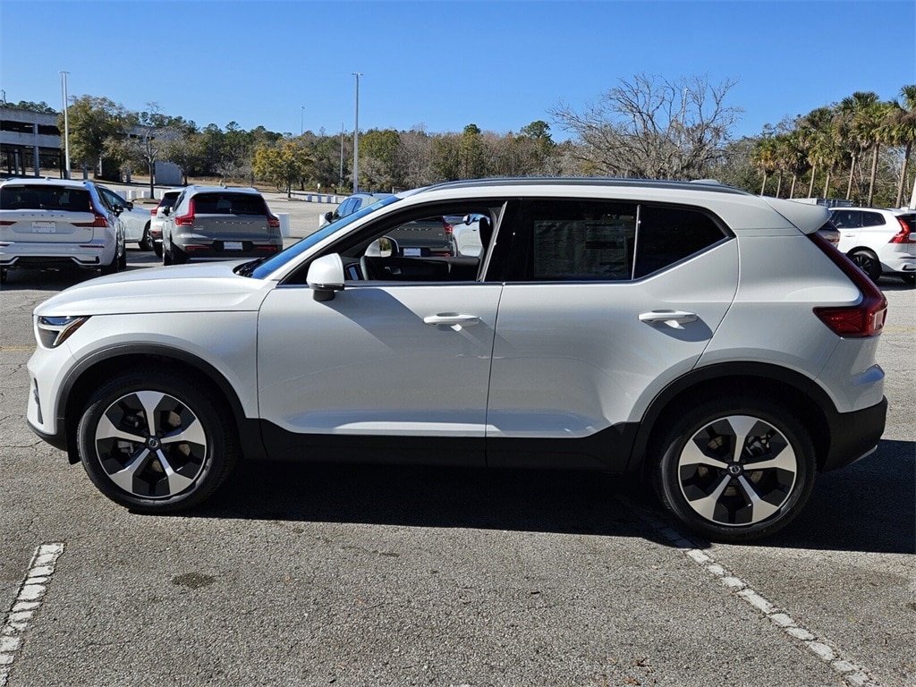 New 2025 Volvo XC40 B5 Core Bright Theme SUV