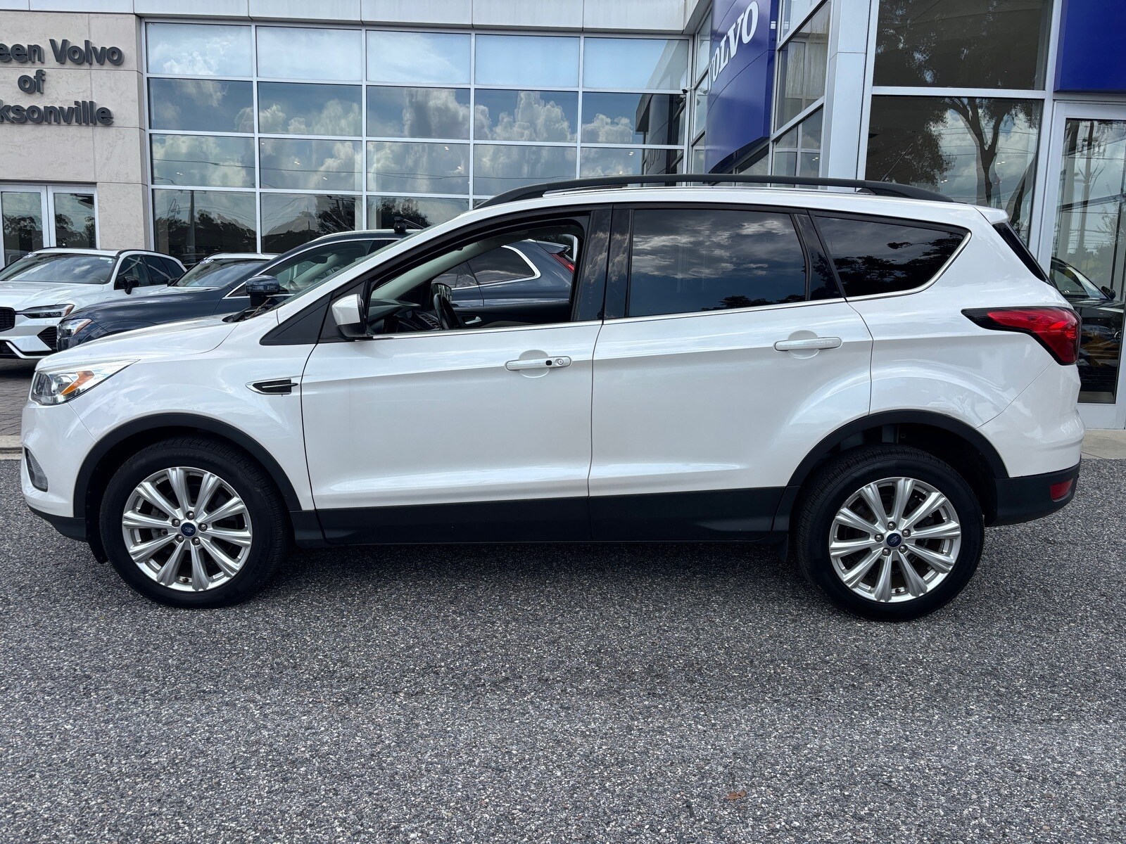 2019 Ford Escape SEL photo 3