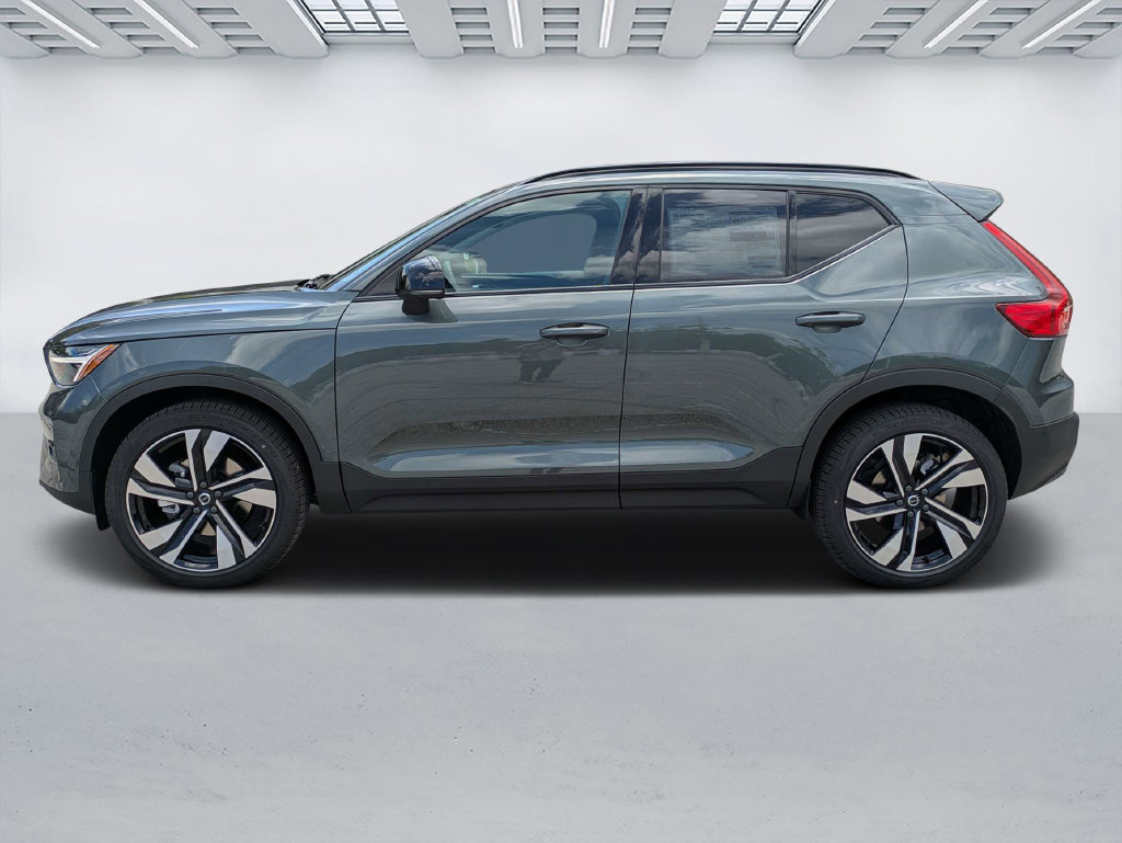 New 2026 Volvo XC40 B5 Plus SUV