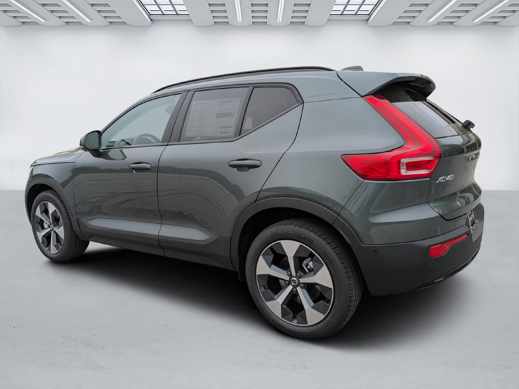 New 2026 Volvo XC40 B5 Plus SUV
