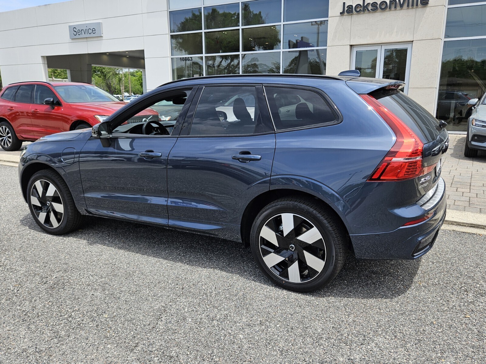 2025 Volvo XC60 T8 Plus photo 4