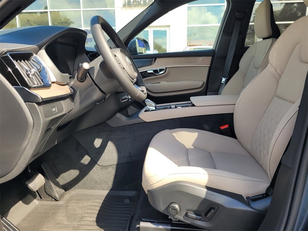 2026 Volvo XC90 Plus