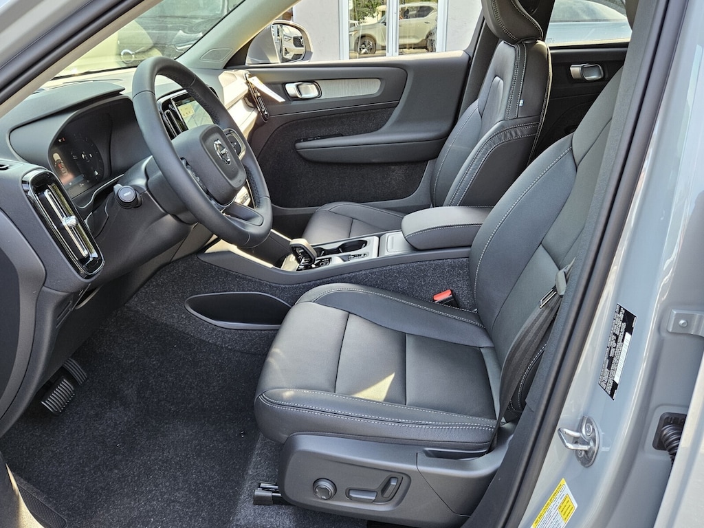 New 2025 Volvo XC40 B5 Core Bright Theme For Sale in Jacksonville, FL VIN YV4L12UJ4S2464437