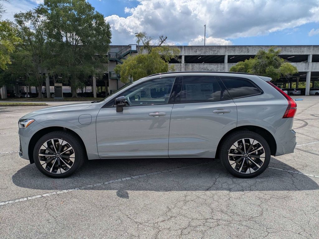 New 2026 Volvo XC60 plug-in hybrid T8 Plus SUV