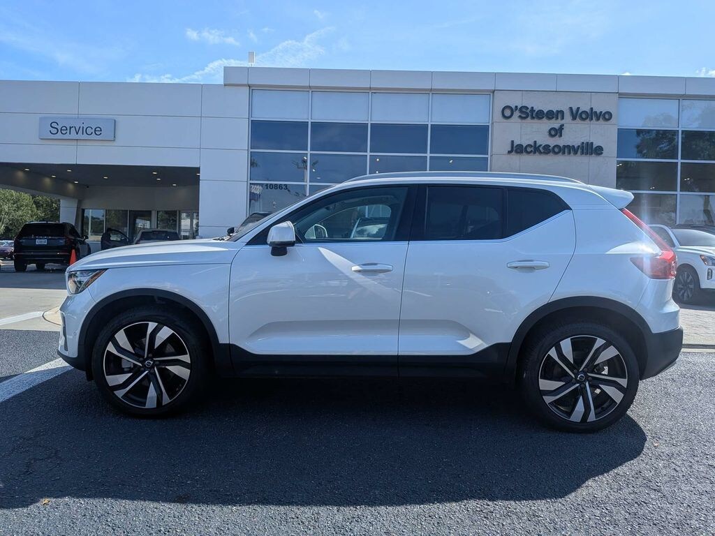Certified 2025 Volvo XC40 B5 Ultra Bright Theme SUV