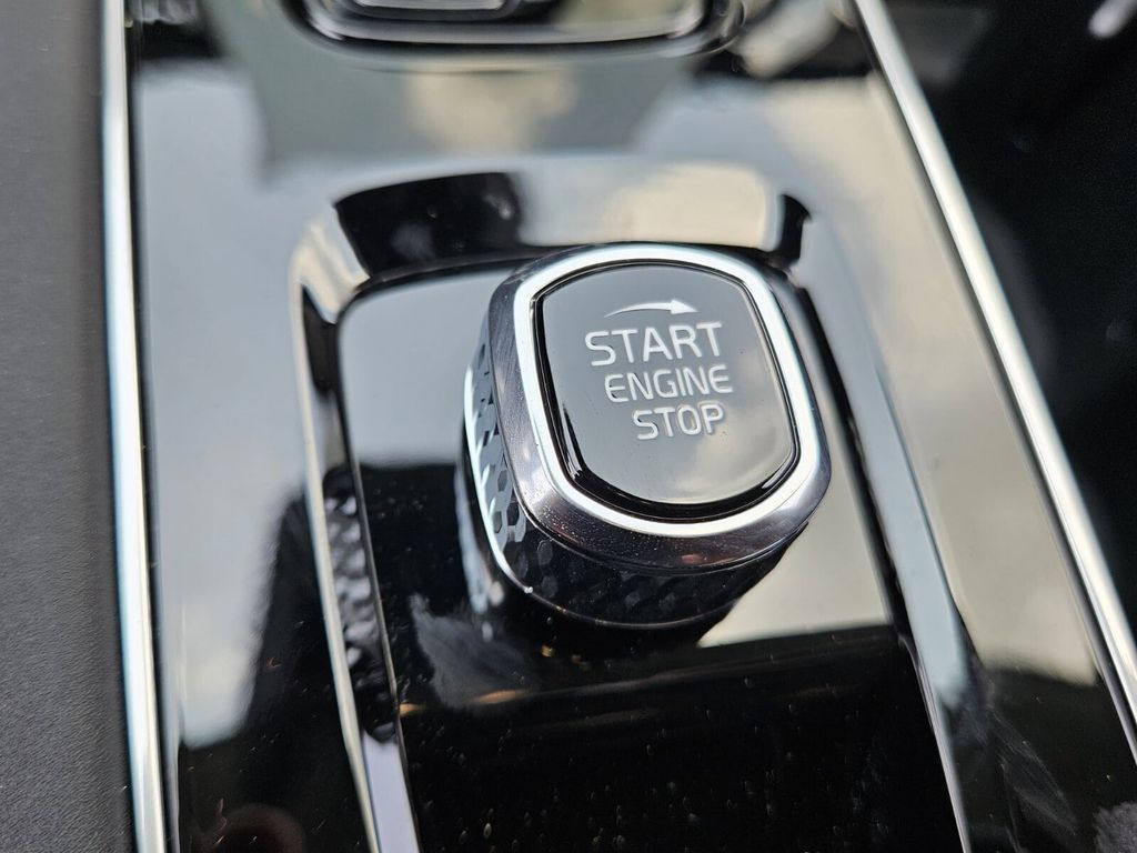 2025 Volvo XC90 Plus - Photo 34