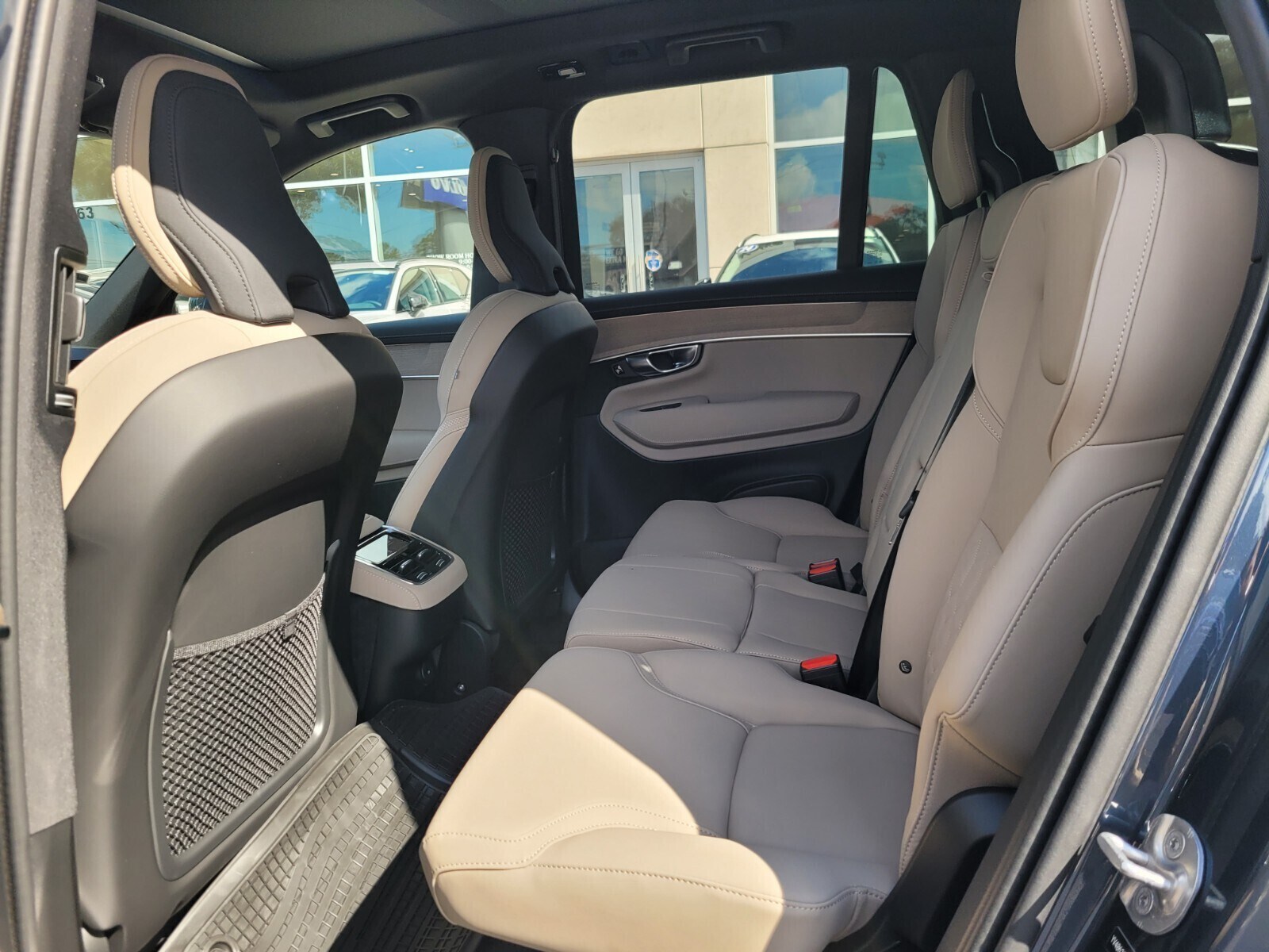 2026 Volvo XC90 Plus photo 3