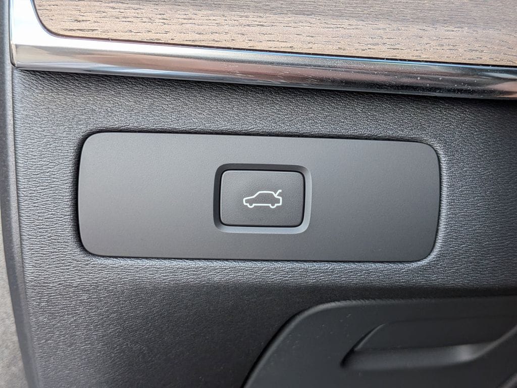 2026 Volvo XC90 Plus - Photo 31
