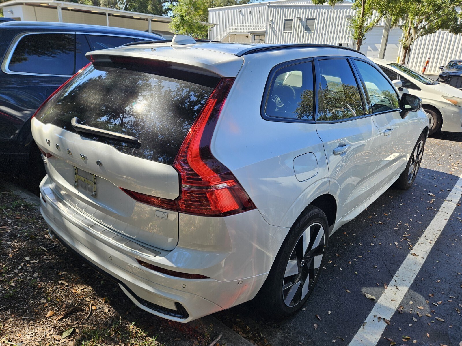 2023 Volvo XC60 Recharge Hybrid T8 Plus photo 4