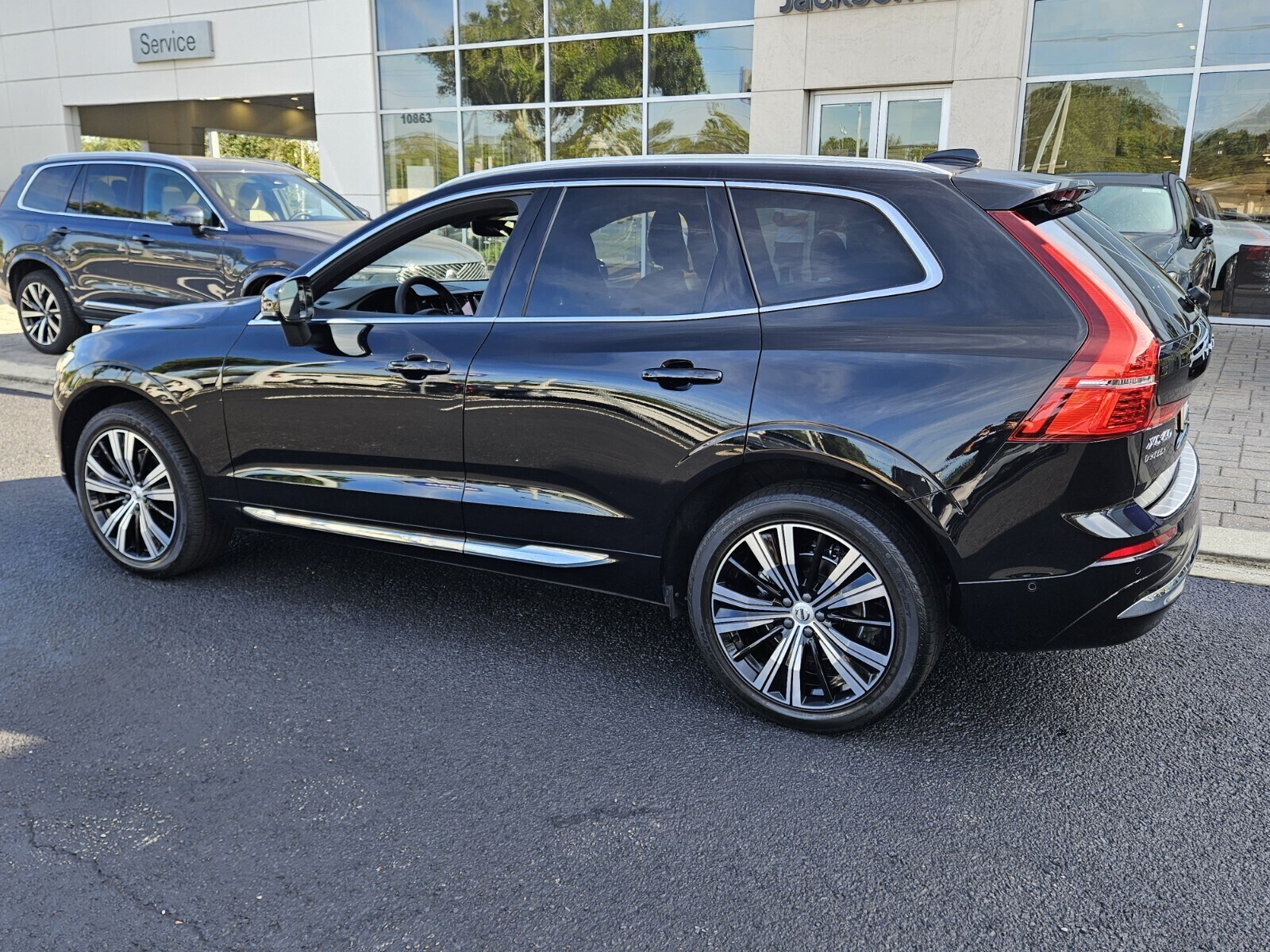 2023 Volvo XC60 B5 Plus photo 4