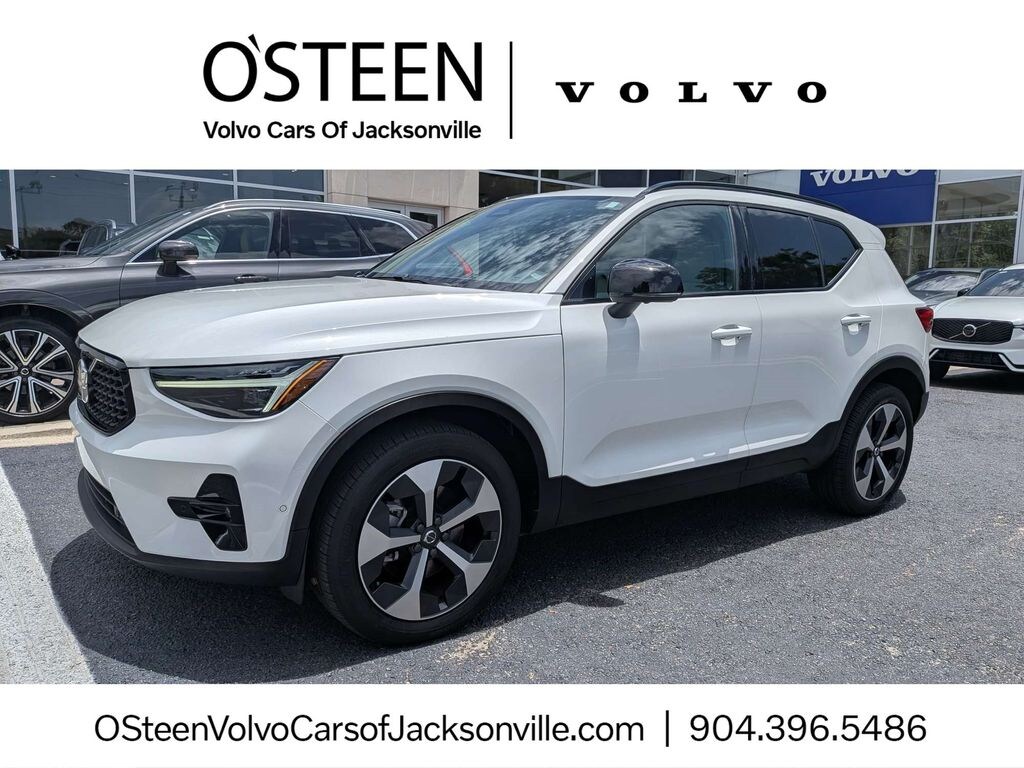 Certified 2025 Volvo XC40 B5 Plus Dark Theme SUV