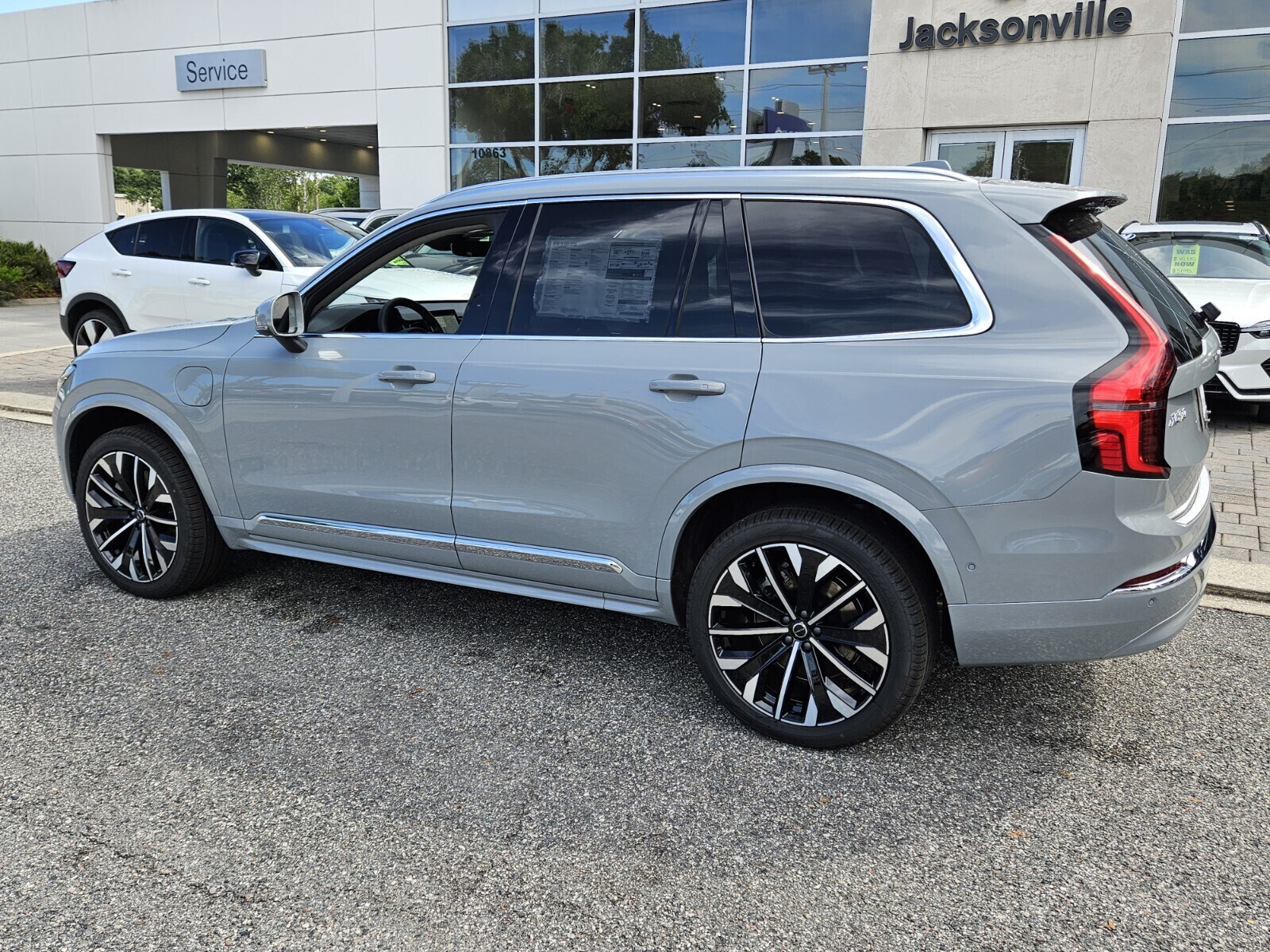2025 Volvo XC90 T8 photo 4