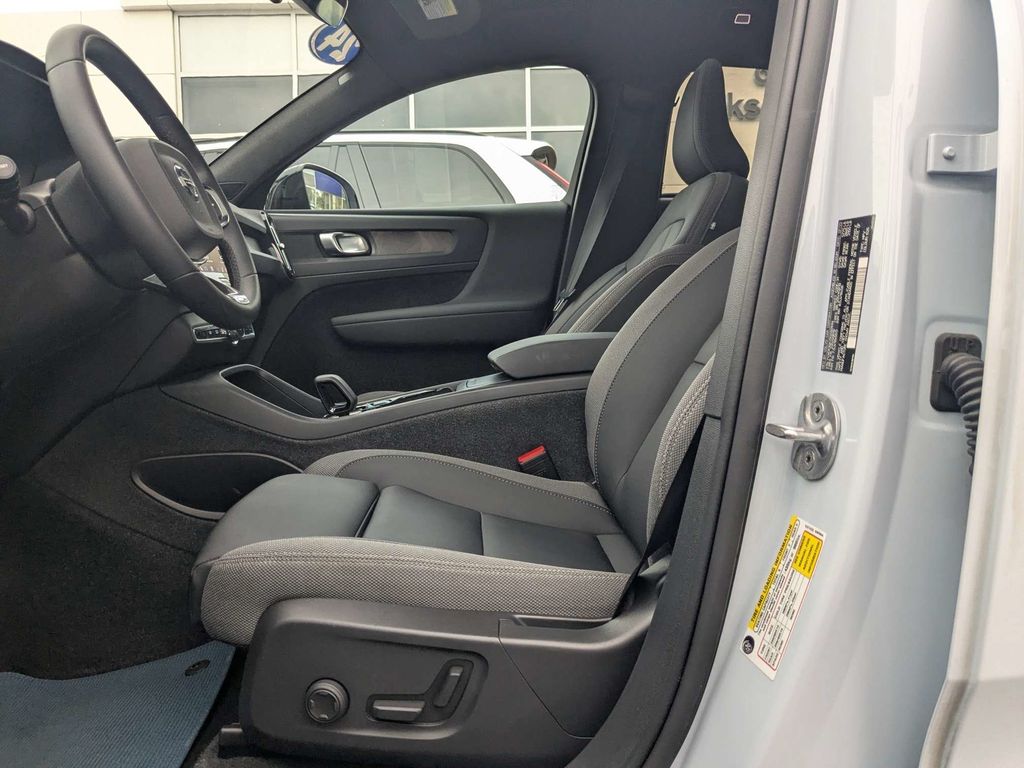 Used 2024 Volvo C40 Core with VIN YV4ER3GK7R2092694 for sale in Jacksonville, FL