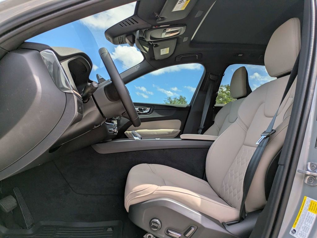 New 2026 Volvo XC60 B5 Core SUV