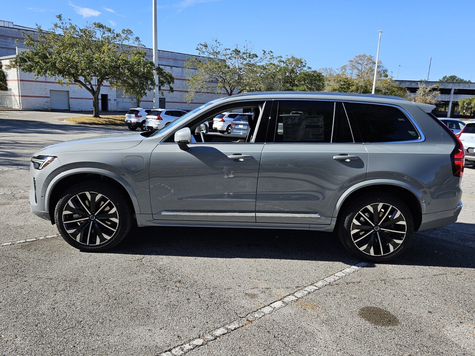 2025 Volvo XC90 T8 photo 3