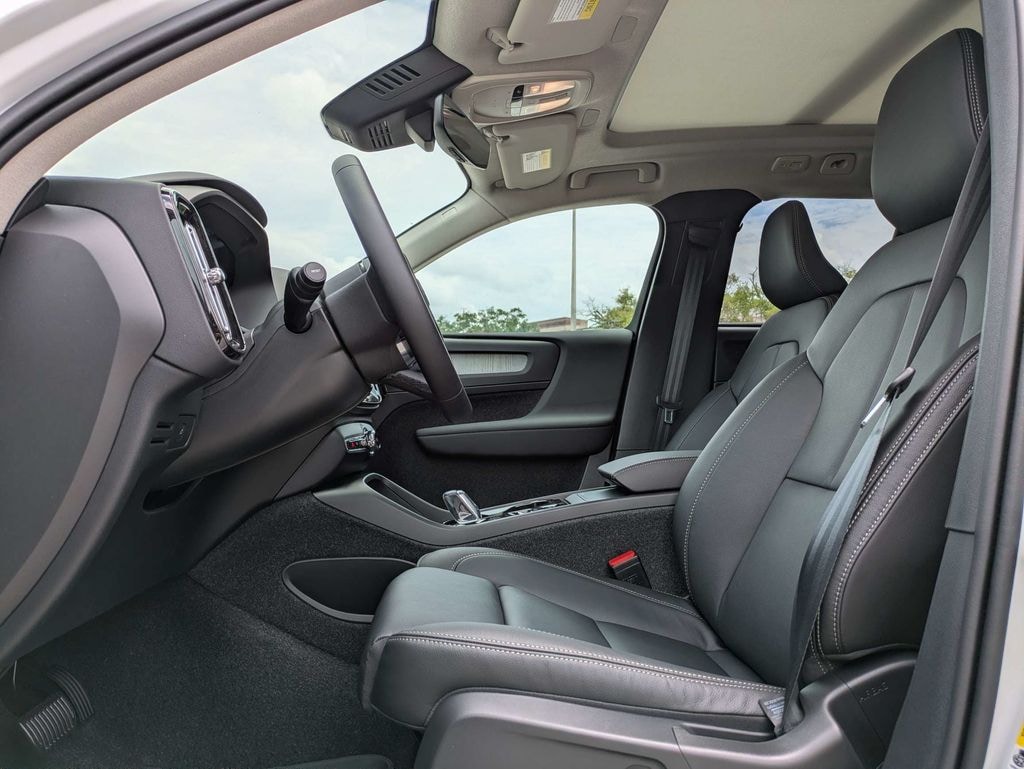 New 2026 Volvo XC40 B5 Plus SUV