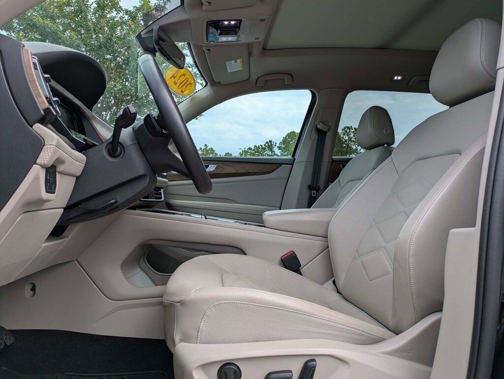 Used 2024 Volkswagen Atlas 2.0T SE w/Technology SUV