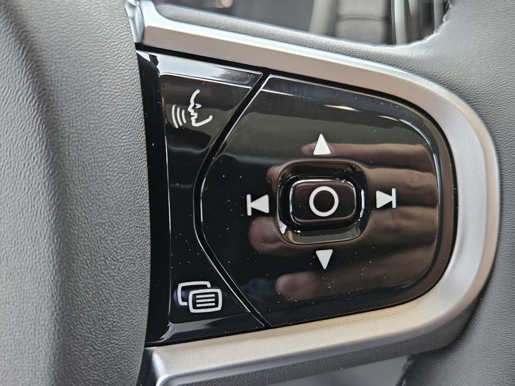 2025 Volvo XC90 Plus - Photo 37