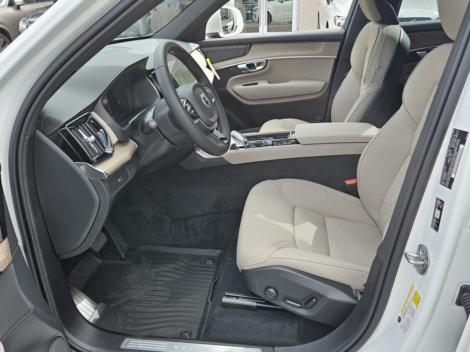 2026 Volvo XC90 Plus photo 2