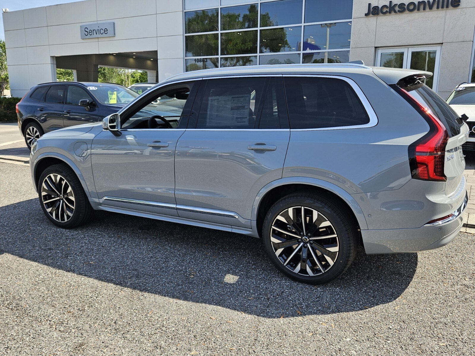 2025 Volvo XC90 T8 photo 4