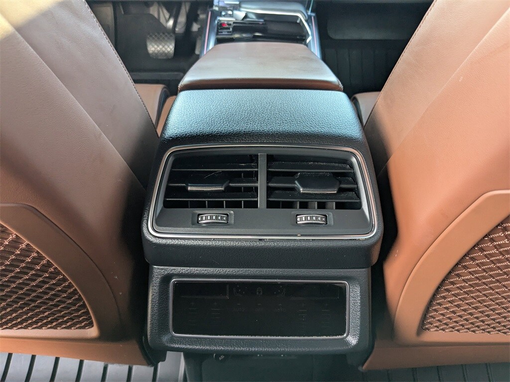 2019 Audi e-tron Premium Plus photo 4