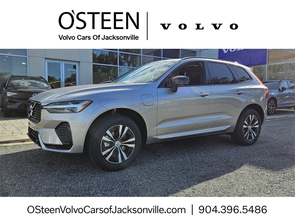 2025 Volvo XC60 Core's photo