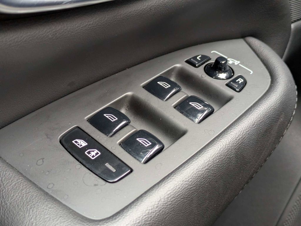 2025 Volvo XC90 Core - Photo 34
