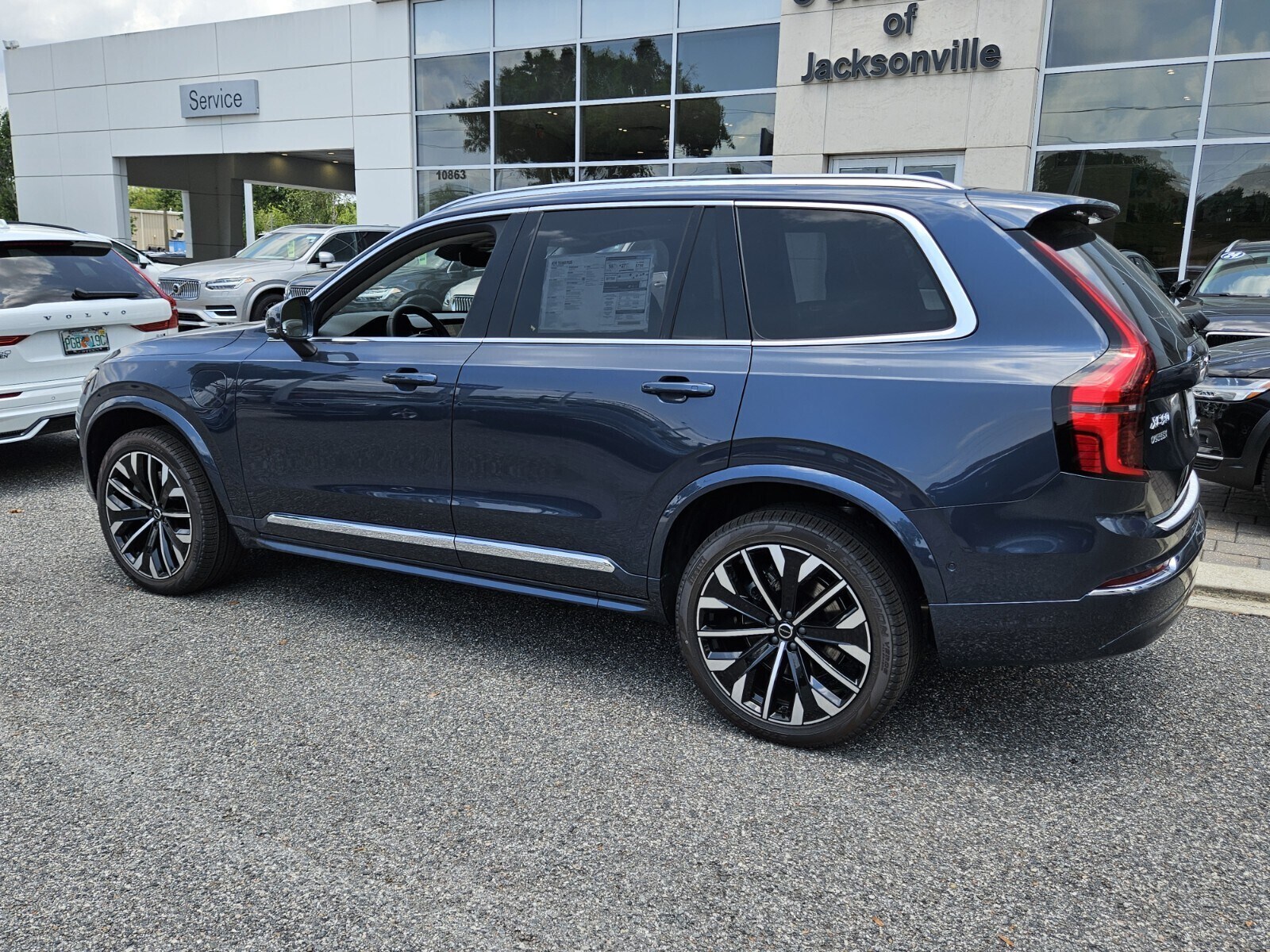 2025 Volvo XC90 T8 Plus photo 4