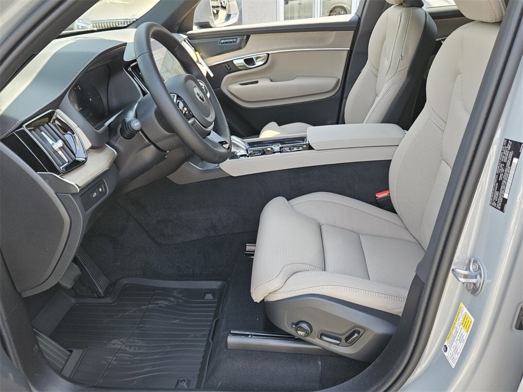 New 2025 Volvo XC90 plug-in hybrid T8 (2025.5) Ultra 7-Seater SUV