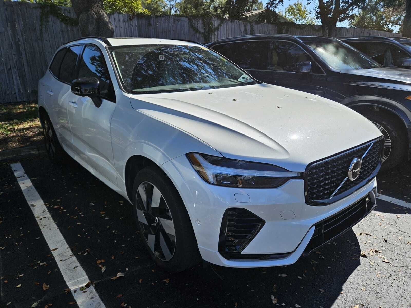 2023 Volvo XC60 Recharge Hybrid T8 Plus photo 3