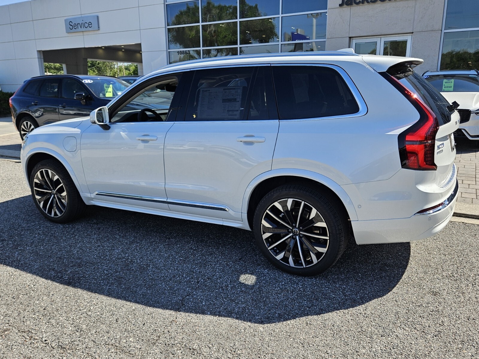 2025 Volvo XC90 T8 Plus photo 4