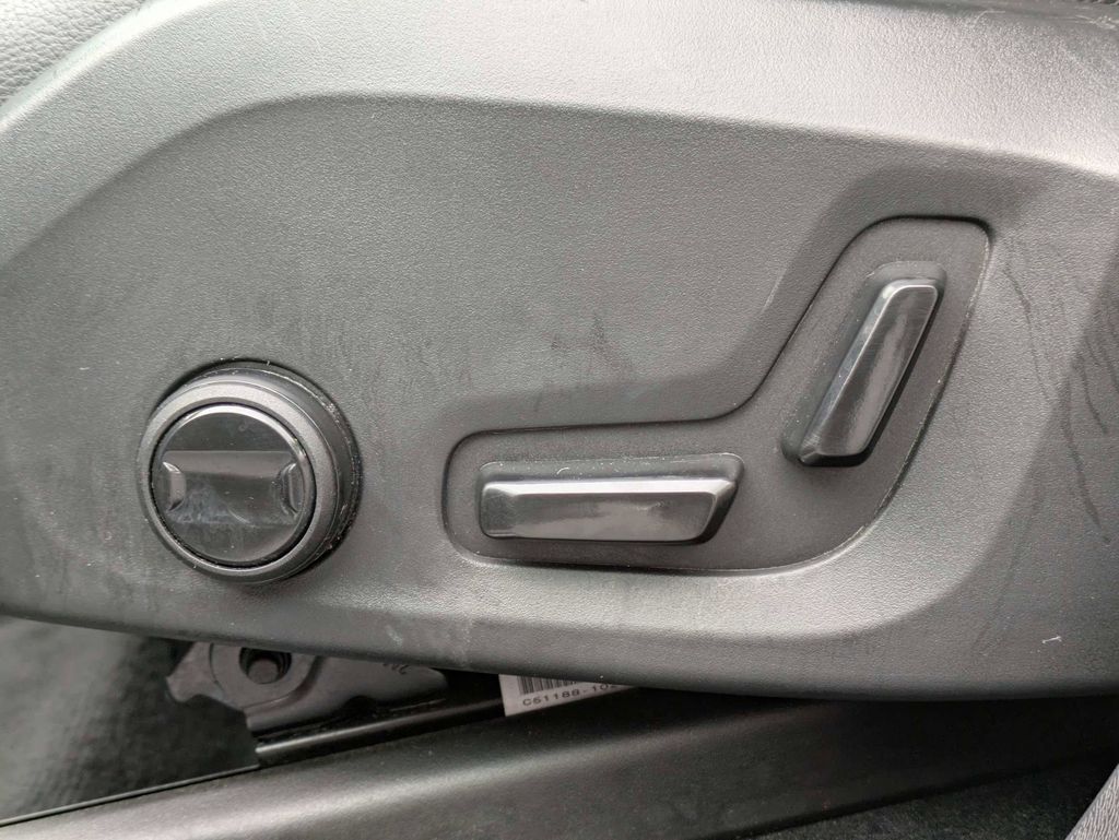 2025 Volvo XC90 Core - Photo 27