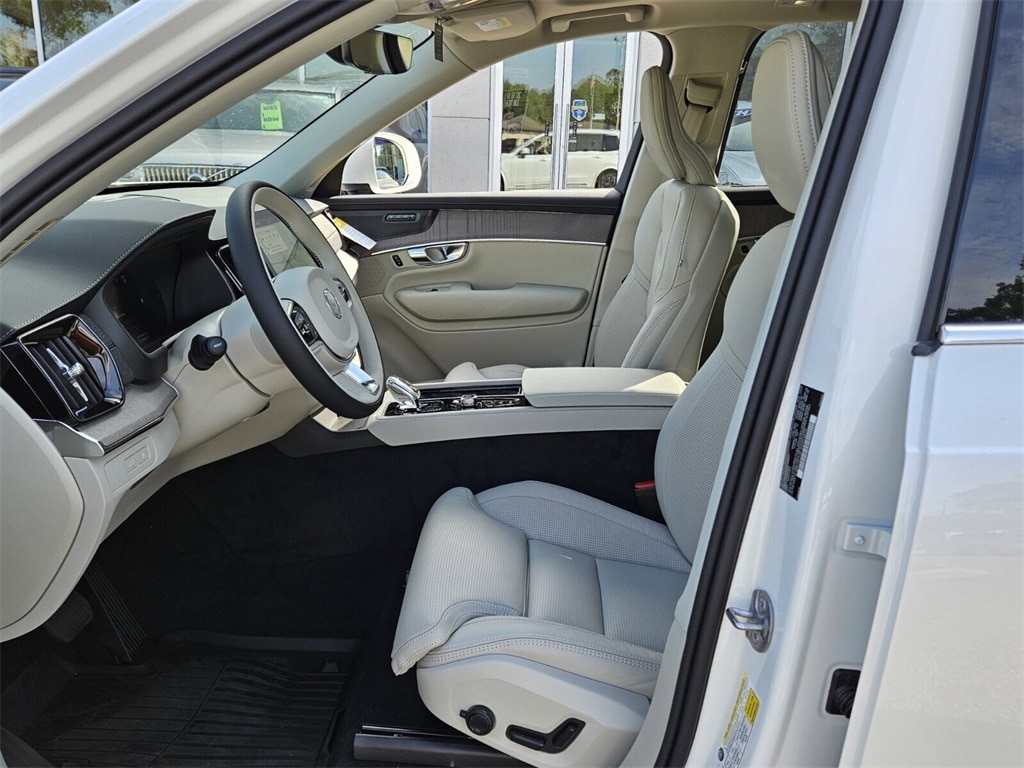 New 2025 Volvo XC90 plug-in hybrid T8 (2025.5) Ultra 7-Seater SUV