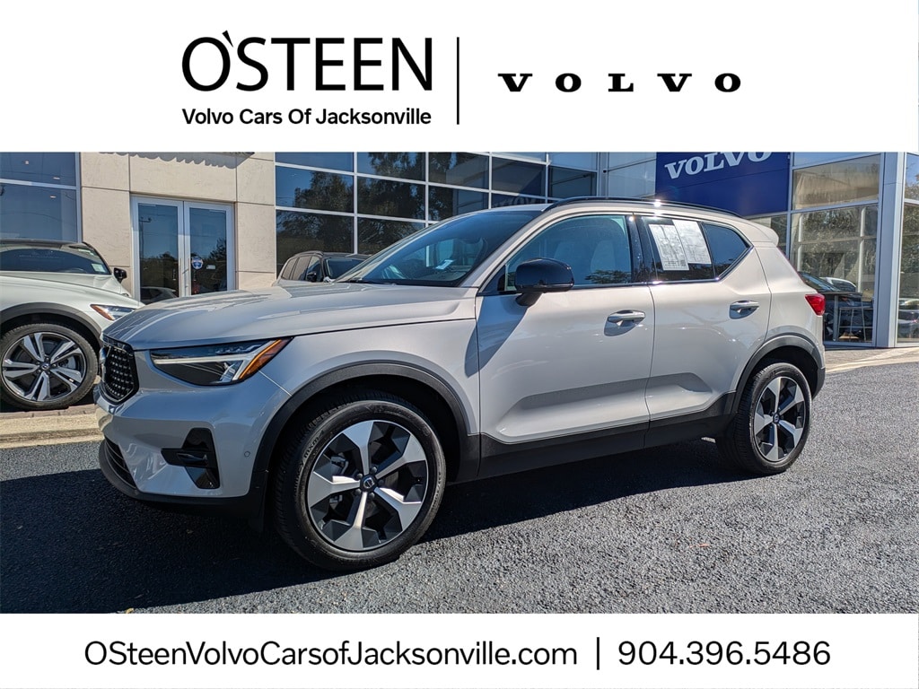 Used 2025 Volvo XC40 B5 Plus Dark Theme SUV