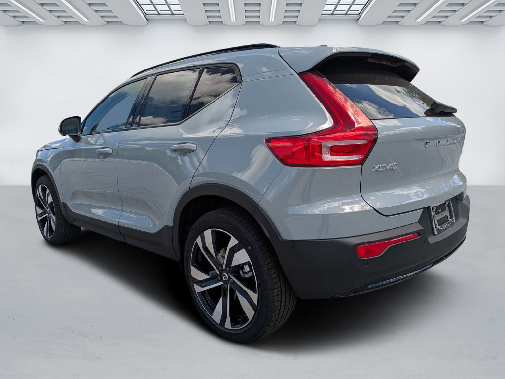 New 2026 Volvo XC40 B5 Plus SUV
