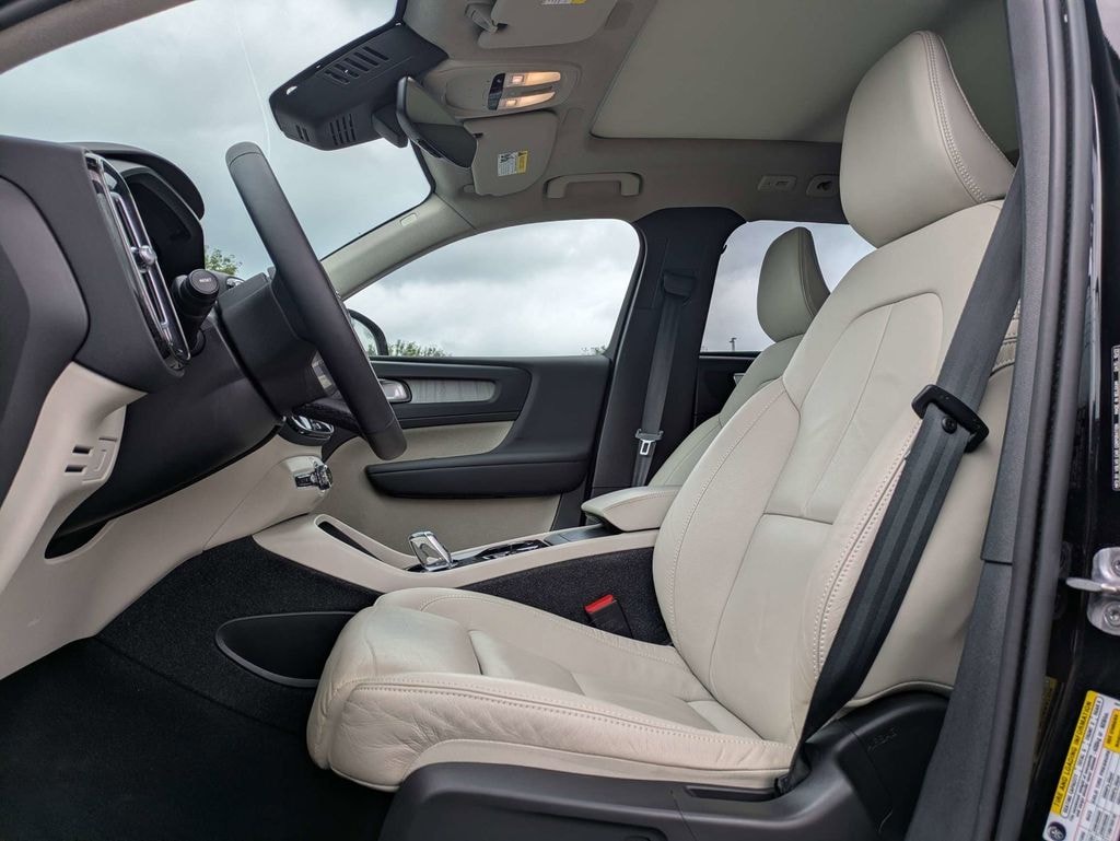 Certified 2023 Volvo XC40 B5 AWD Plus Bright SUV