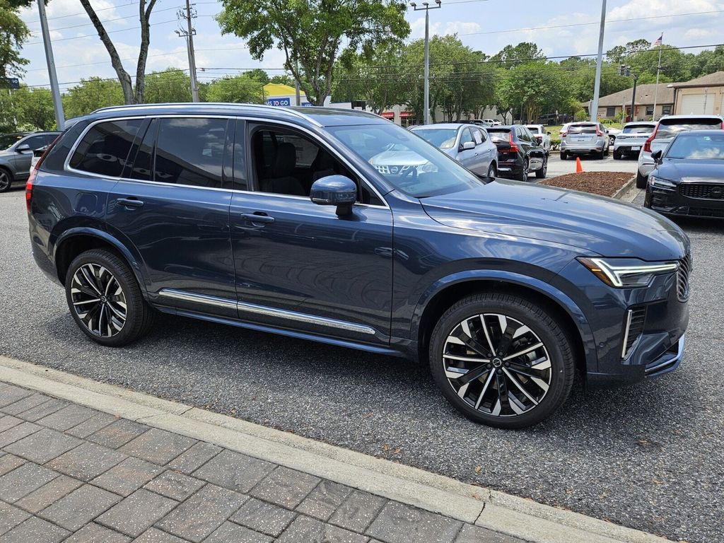 2025 Volvo XC90 Plus - Photo 17