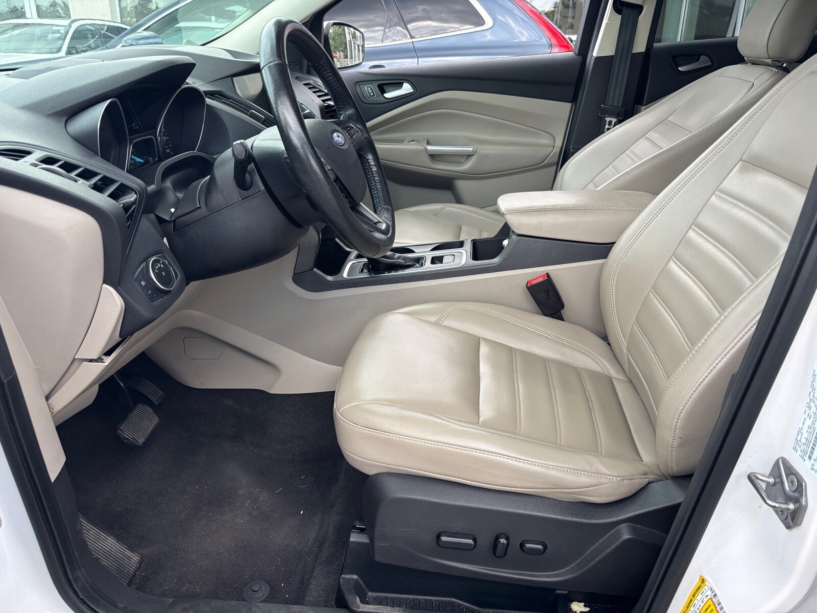2019 Ford Escape SEL photo 2