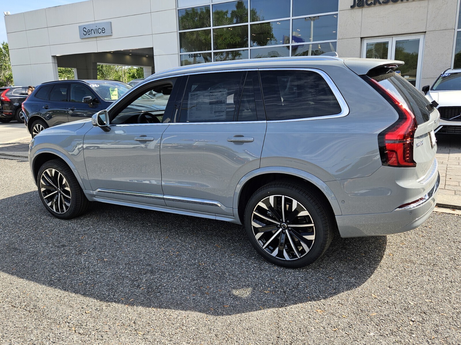 2025 Volvo XC90 B5 Plus photo 4