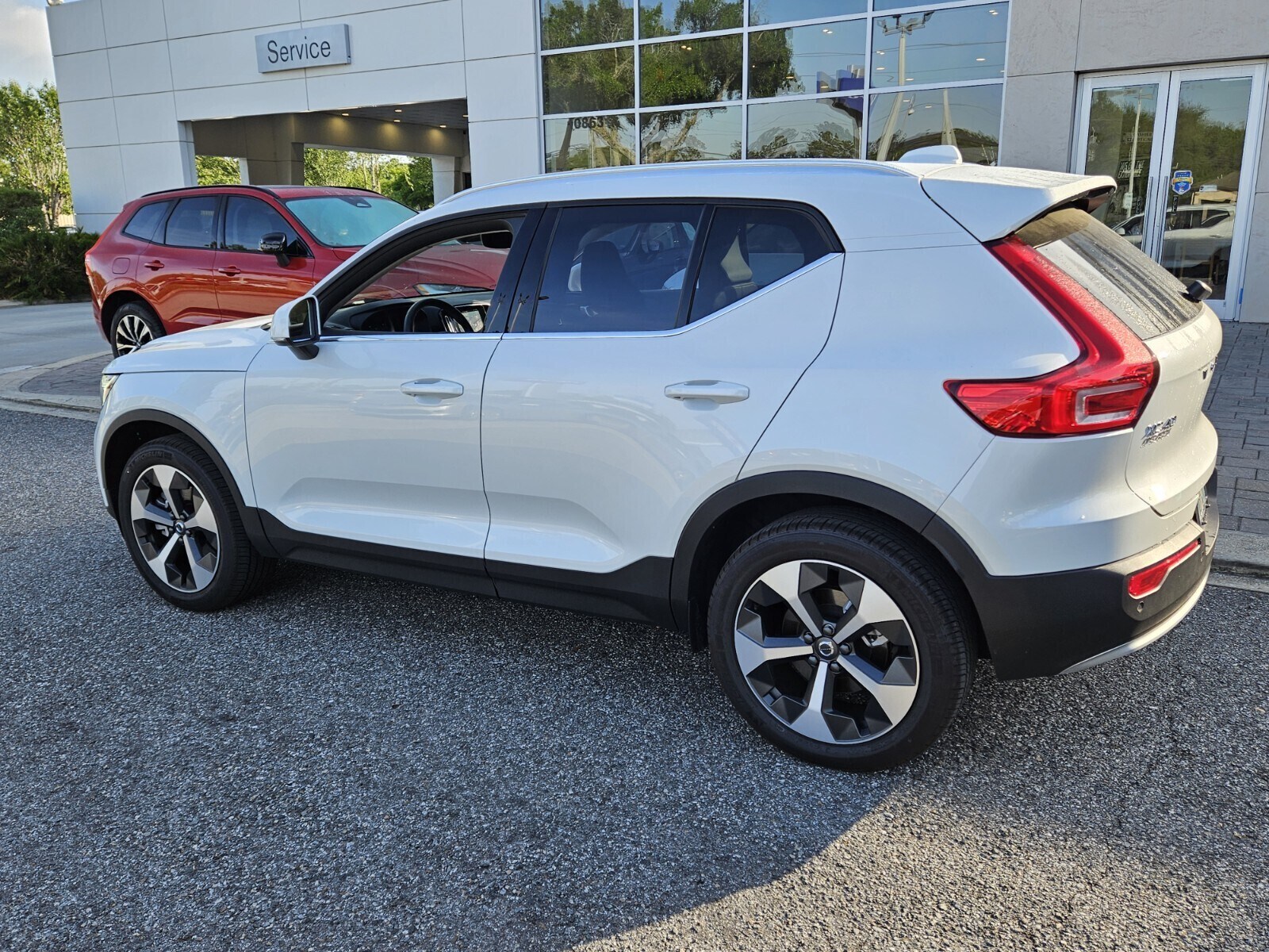 2025 Volvo XC40 Core photo 4