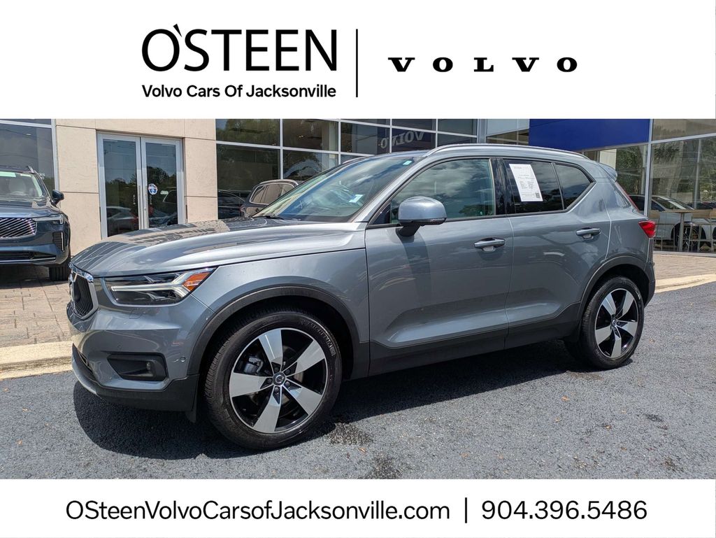 2019 Volvo XC40 T5 Momentum AWD's photo